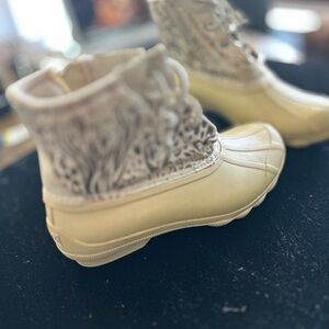 Sperry Short Duck Boots in Pale Yellow and Cream